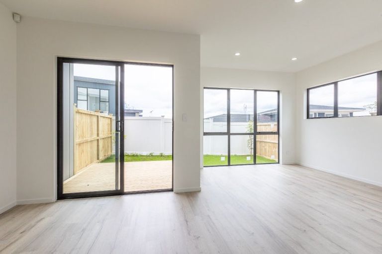 Photo of property in 7/77 Glenmore Road, Sunnyhills, Auckland, 2010