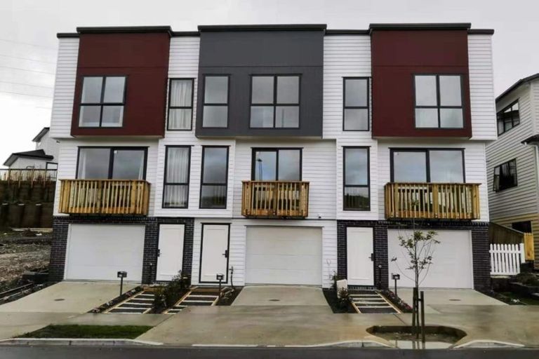 Photo of property in 27 Lawson Creek Street, Massey, Auckland, 0614