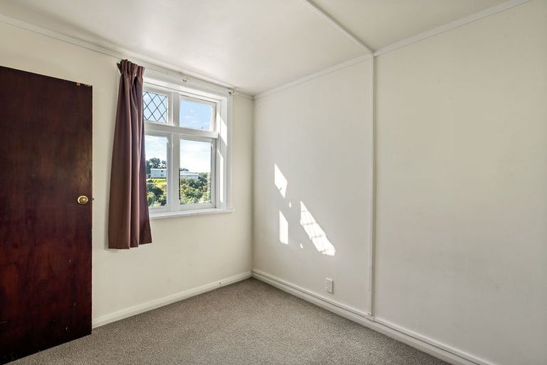 Photo of property in 9 Hungerford Road, Lyall Bay, Wellington, 6022