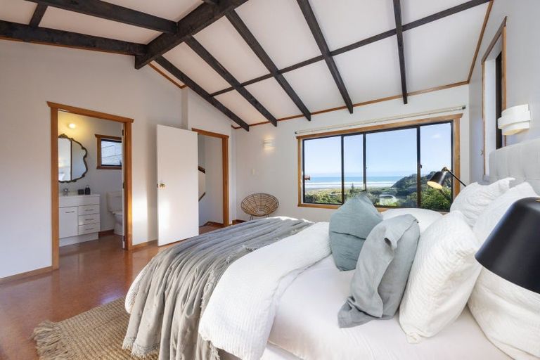 Photo of property in 101b Garden Road, Piha, New Lynn, 0772