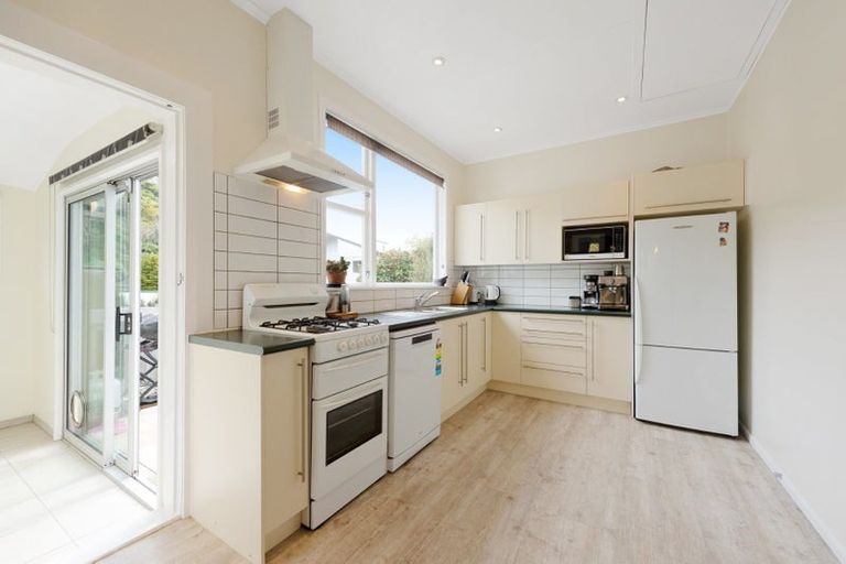 Photo of property in 328 Karori Road, Karori, Wellington, 6012