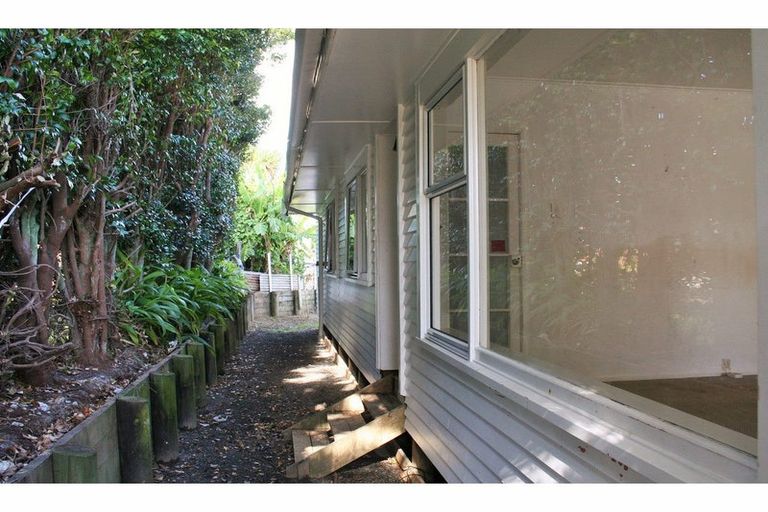 Photo of property in 33c Farquhar Road, Glendene, Auckland, 0602