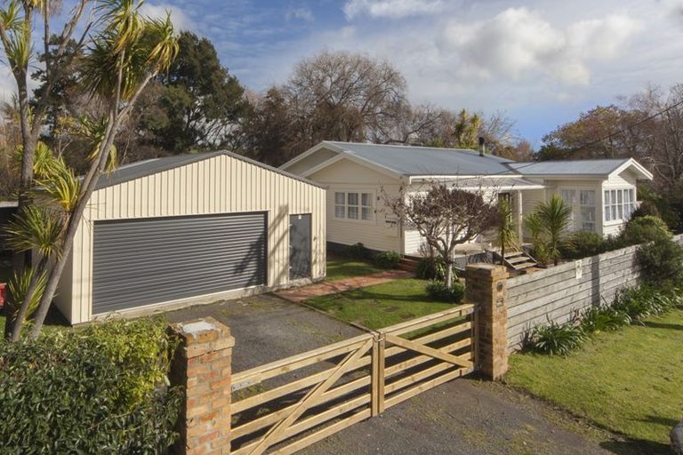 Photo of property in 2 Waikoukou Valley Road, Waimauku, 0812