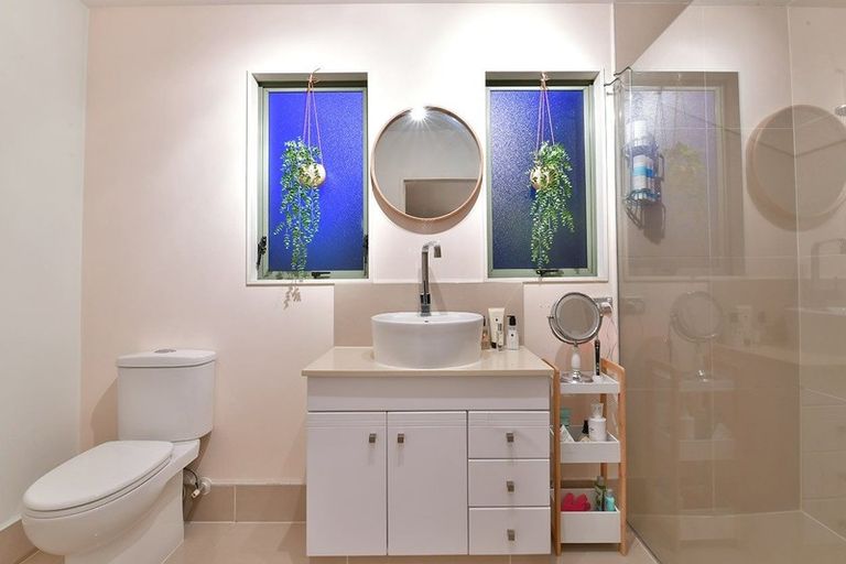 Photo of property in 2/34 Selwyn Crescent, Forrest Hill, Auckland, 0620