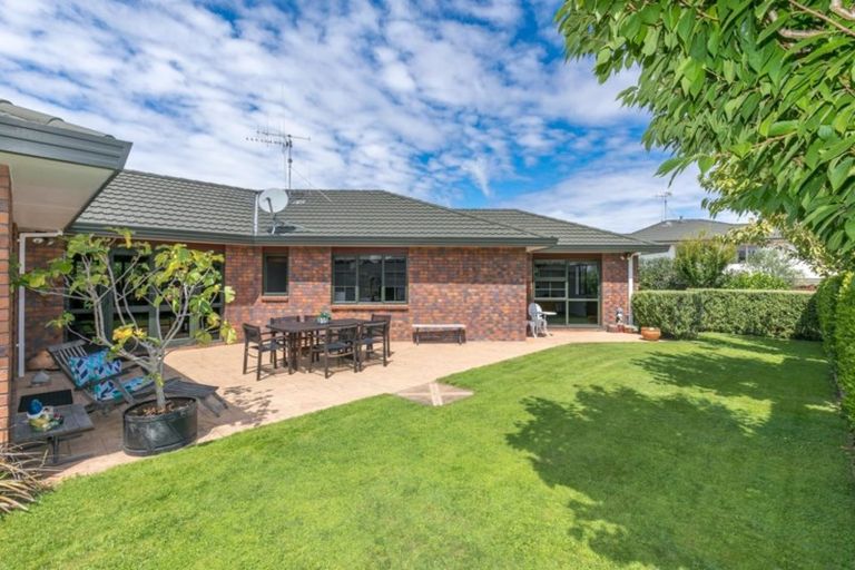 Photo of property in 14 Limousin Place, Grandview Heights, Hamilton, 3200