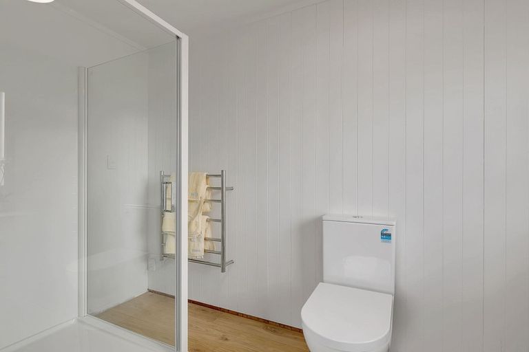 Photo of property in 10 Kahu Road, Paremata, Porirua, 5024