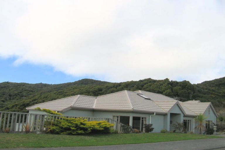 Photo of property in 51 Landsdowne Terrace, Karori, Wellington, 6012