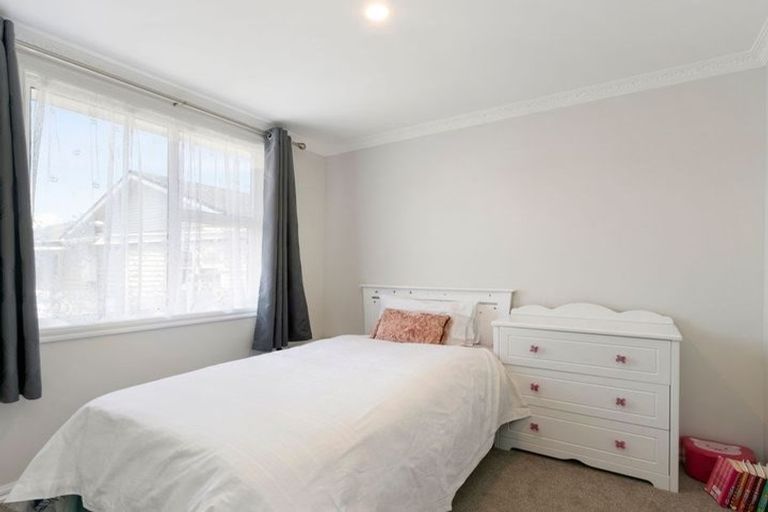 Photo of property in 2/35 Leighton Avenue, Waiwhetu, Lower Hutt, 5010