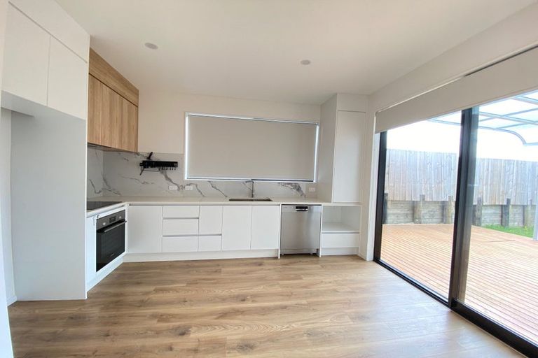 Photo of property in 7 Dinaric Lane, Westgate, Auckland, 0814