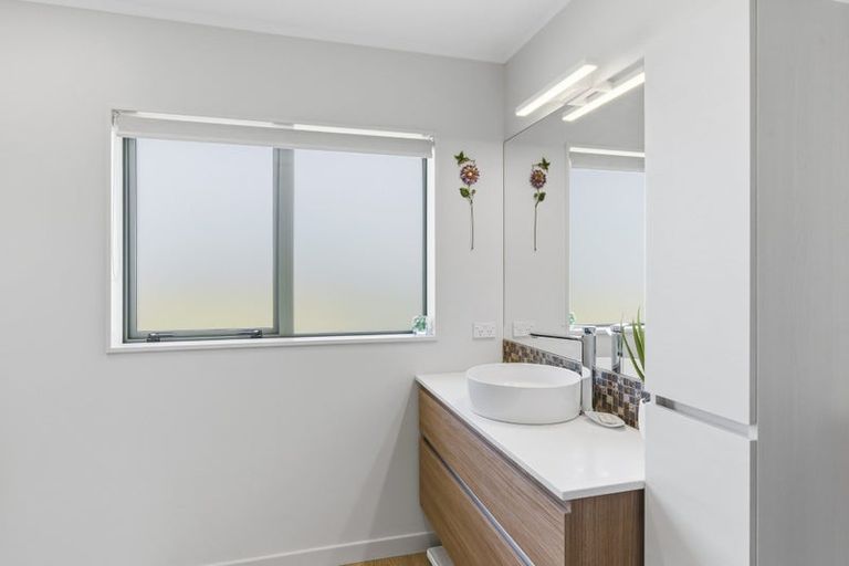 Photo of property in 100 Milne Drive, Paraparaumu, 5032