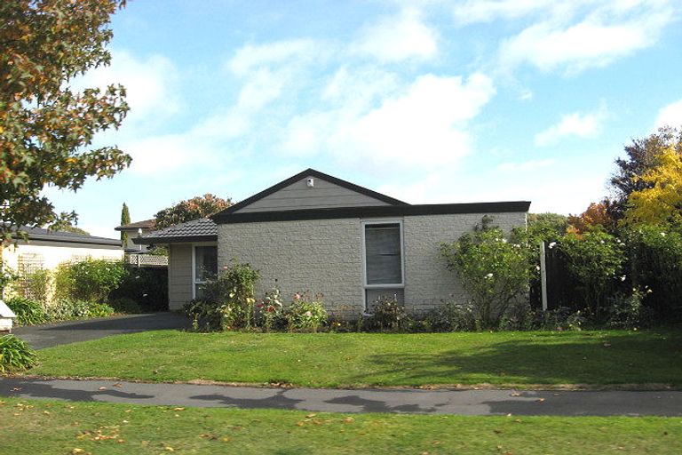 Photo of property in 52 Sayers Crescent, Ilam, Christchurch, 8041