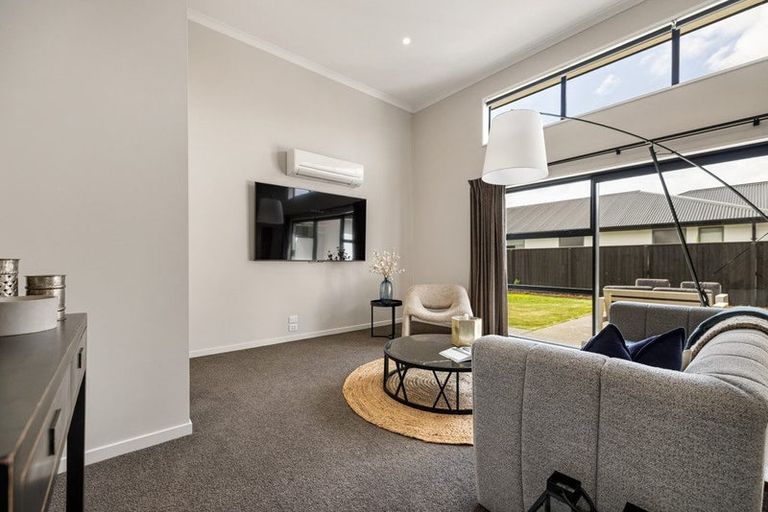 Photo of property in 16 Dollar Place, Prebbleton, 7604