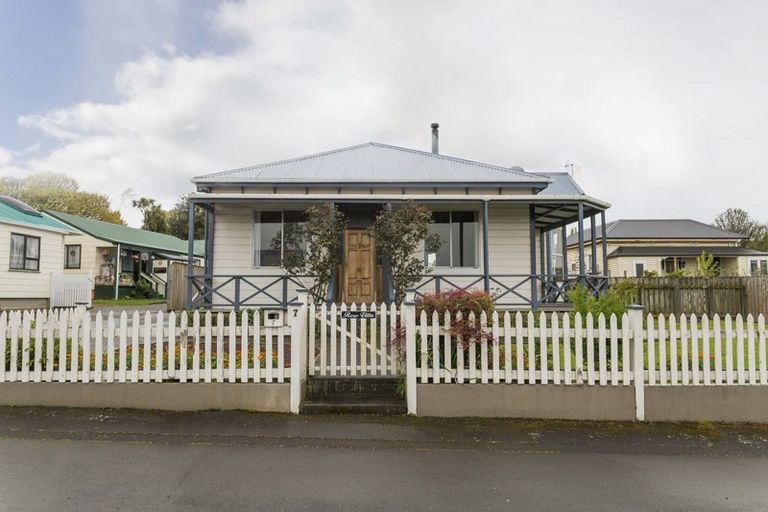 Photo of property in 7 Tennyson Street, Dannevirke, 4930