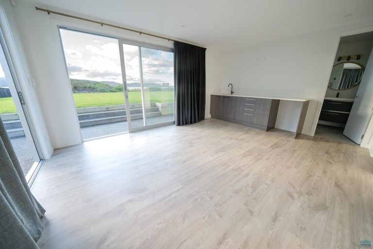 Photo of property in 63 Taumata Road, Omaha, 0986