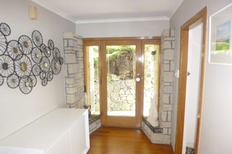 Photo of property in 124 Nevay Road, Karaka Bays, Wellington, 6022