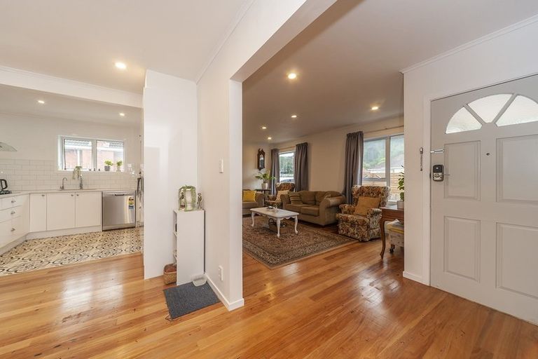 Photo of property in 16 Findlay Street, Tawa, Wellington, 5028