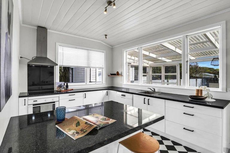 Photo of property in 15 Kelvin Street, Aramoho, Whanganui, 4500