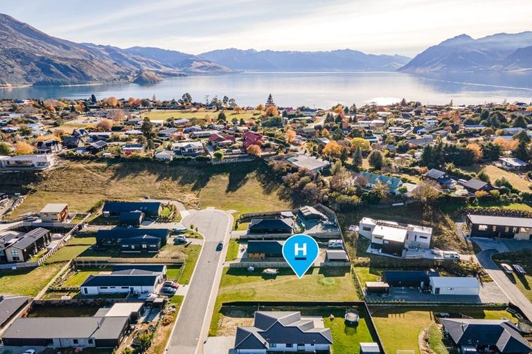 Photo of property in 12 Magpie Place, Lake Hawea, 9382