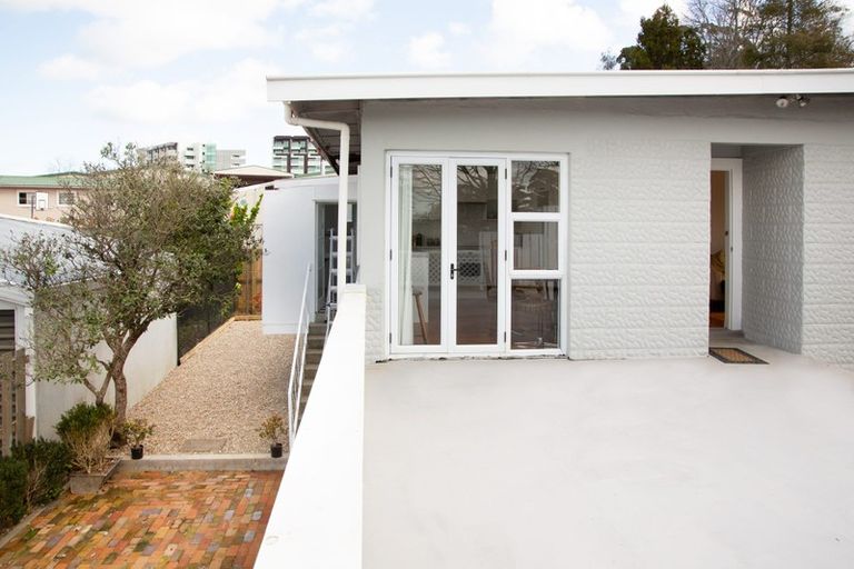 Photo of property in 1/5 Glenview Road, Glen Eden, Auckland, 0602