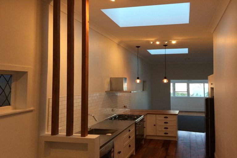 Photo of property in 20 Scarborough Terrace, Mount Victoria, Wellington, 6011