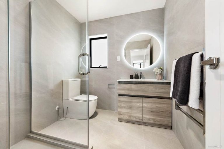 Photo of property in 17e Granville Drive, Massey, Auckland, 0614