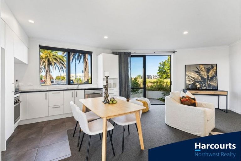 Photo of property in 284 Hobsonville Point Road, Hobsonville, Auckland, 0616