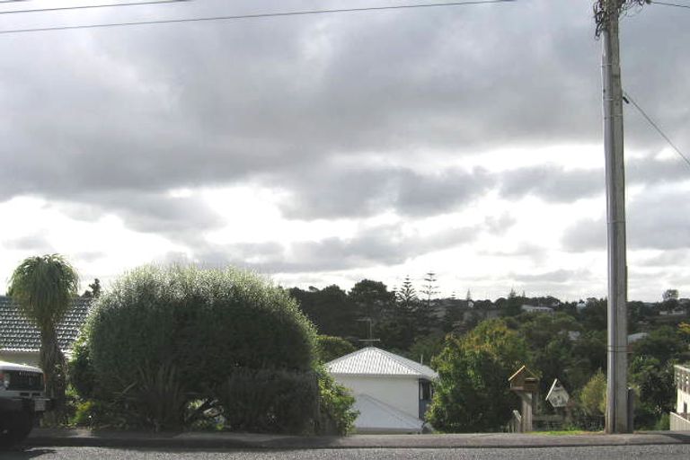Photo of property in 3/8 Sunnynook Road, Sunnynook, Auckland, 0620