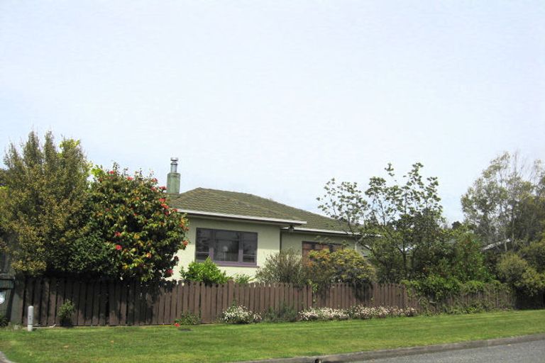 Photo of property in 1 Sadlier Street, Stoke, Nelson, 7011