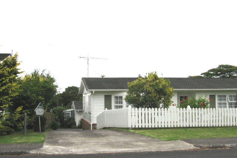 Photo of property in 2/44 Holland Road, Hillcrest, Auckland, 0627