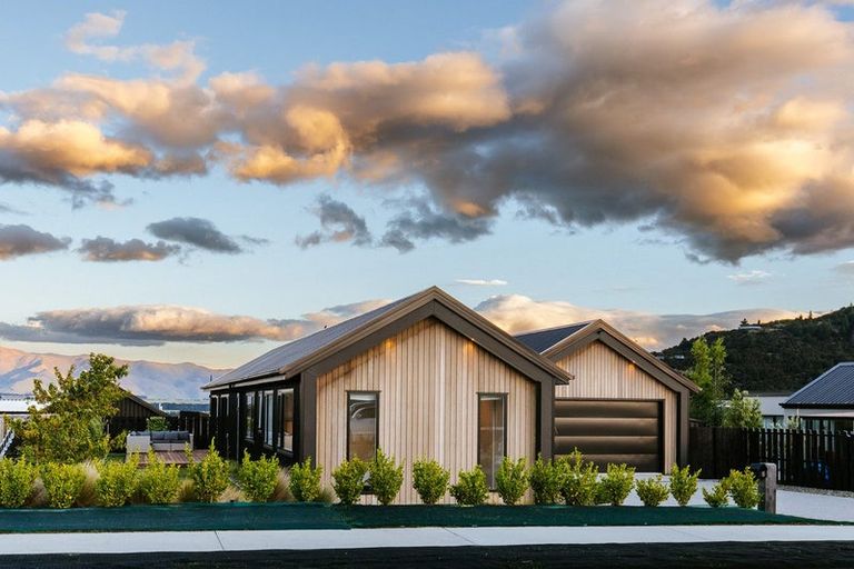 Photo of property in Northlake, 8 Linnburn Road, Wanaka, 9305