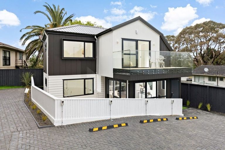 Photo of property in 16 Saint Catherine Crescent, West Harbour, Auckland, 0618