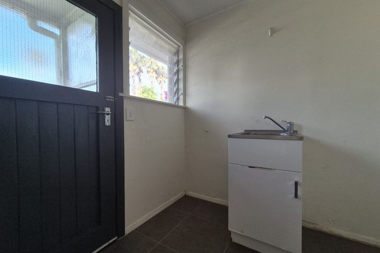 Photo of property in 194 Pilkington Road, Point England, Auckland, 1072