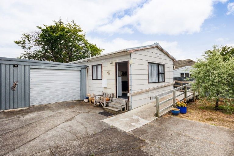 Photo of property in 9 Bristol Crescent, Roslyn, Palmerston North, 4414
