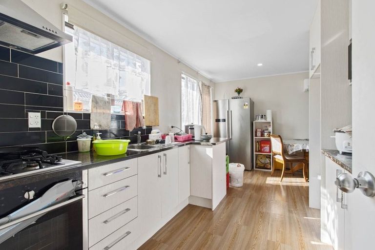 Photo of property in 1/18 Norrie Smith Avenue, Flat Bush, Auckland, 2023