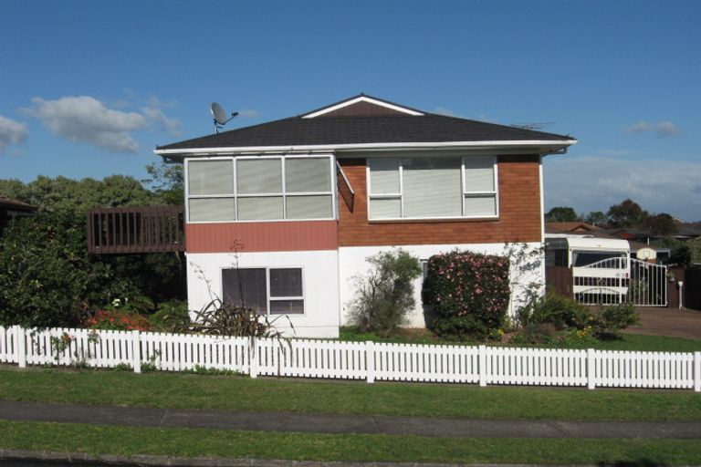 Photo of property in 39 Highland Park Drive, Highland Park, Auckland, 2010