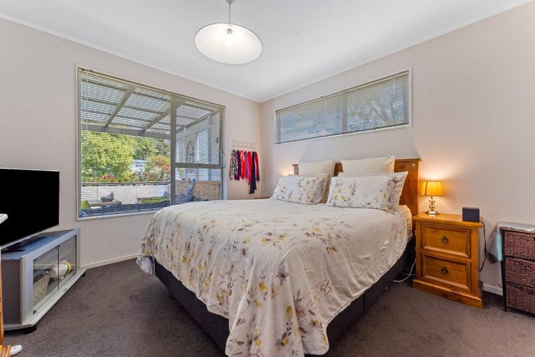 Photo of property in 20 Halberg Street, Glenfield, Auckland, 0629