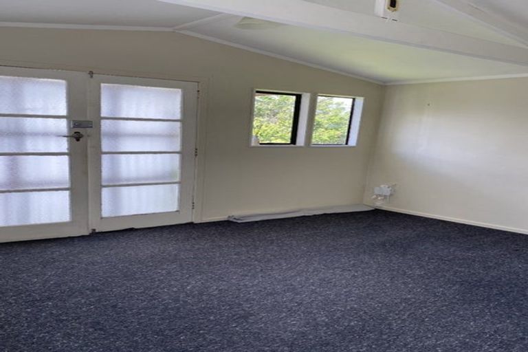 Photo of property in 16 Chester Road, Tawa, Wellington, 5028