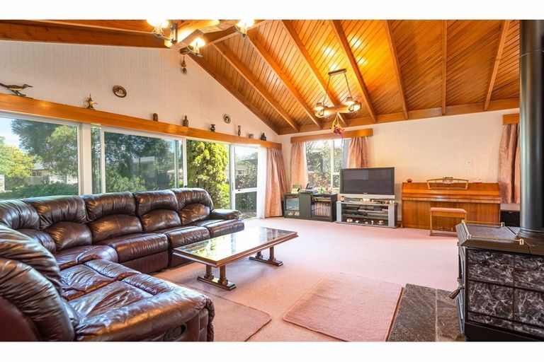 Photo of property in 58 Royal Park Drive, Parklands, Christchurch, 8083