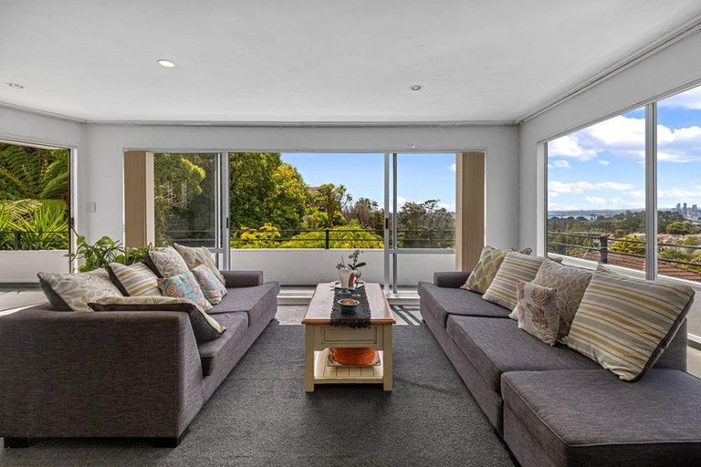 Photo of property in 28 Murano Place, Chatswood, Auckland, 0626