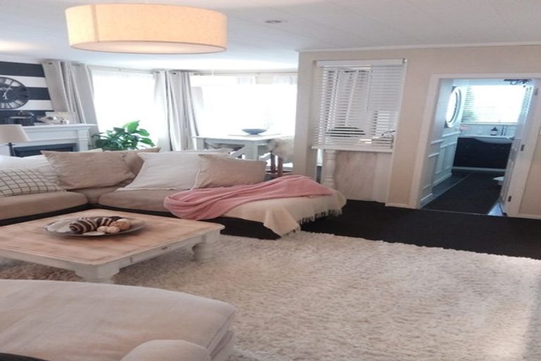 Photo of property in 98 Rimu Road, Raumati Beach, Paraparaumu, 5032