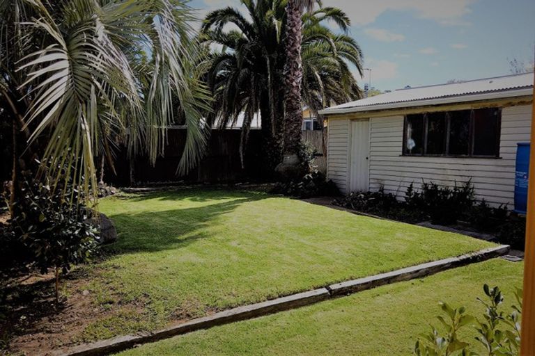 Photo of property in 12 Kambalda Street, Mangere Bridge, Auckland, 2022