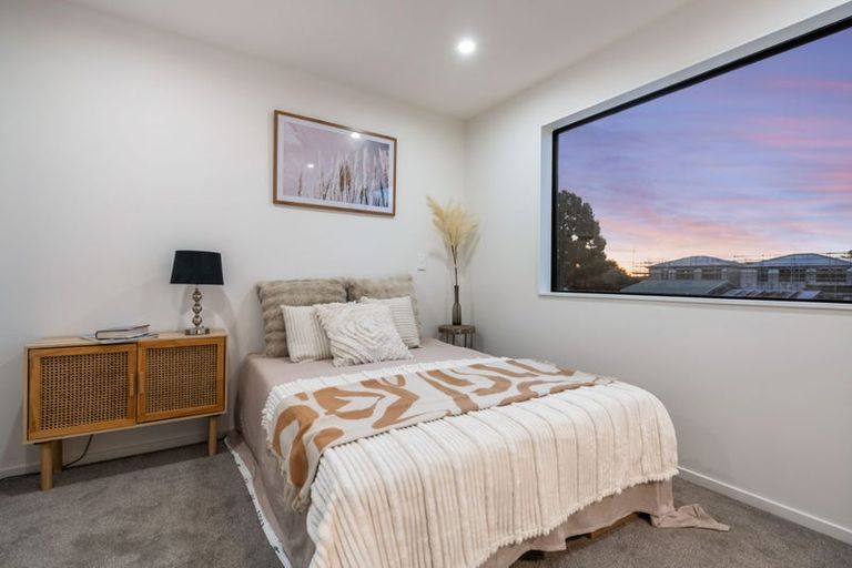 Photo of property in 7/16 Binsted Road, New Lynn, Auckland, 0600