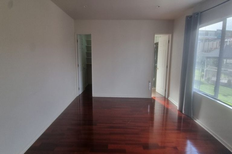 Photo of property in 2 Graham Collins Drive, Windsor Park, Auckland, 0632