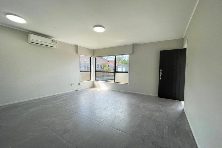 Photo of property in 4/9 Norman Spencer Drive, Papatoetoe, Auckland, 2104