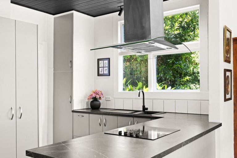 Photo of property in 45 Faraday Street, Hospital Hill, Napier, 4110