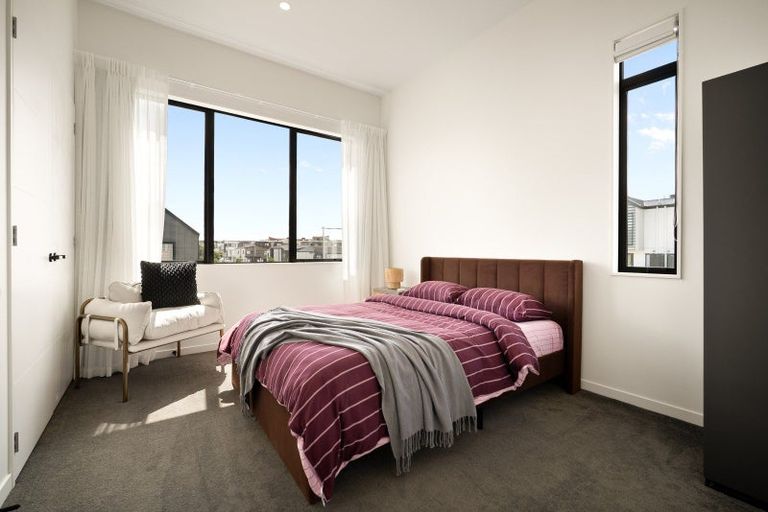 Photo of property in 2 Skua Road, Hobsonville, Auckland, 0616