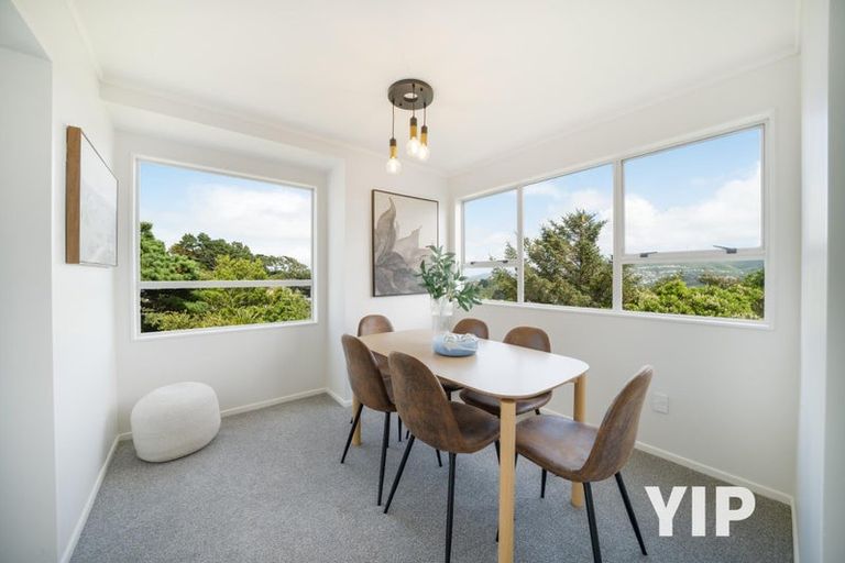 Photo of property in 29a Chetwode Grove, Newlands, Wellington, 6037
