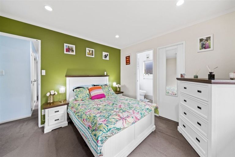 Photo of property in 4 Duckworth Road, Papakura, 2110