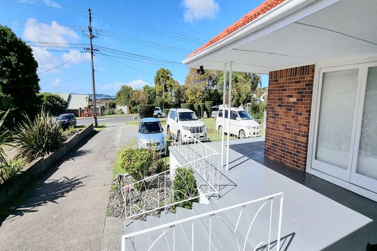 Photo of property in 502 Don Buck Road, Massey, Auckland, 0614