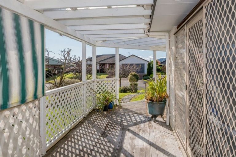 Photo of property in 6 Cranbrook Grove, Waikanae, 5036